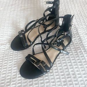 Nine West black Strappy flat sandals gold hardware size 8.5